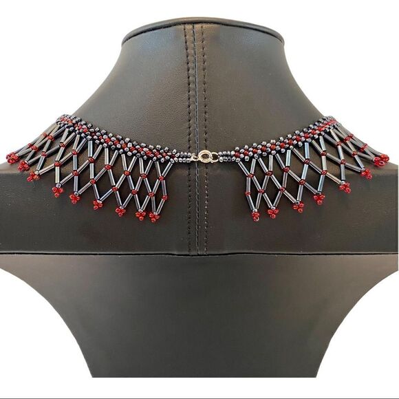 Delicate, Beautiful & Unique Beaded Collar Necklace in Gray & Red. - Picture 3 of 6